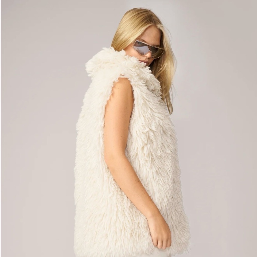 Adrienne Landau Shaggy White Faux Fur High Collar Vest - Picture 12 of 12